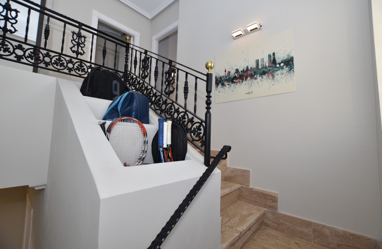Wiederverkauf - Villa - Orihuela Costa - Los Dolses