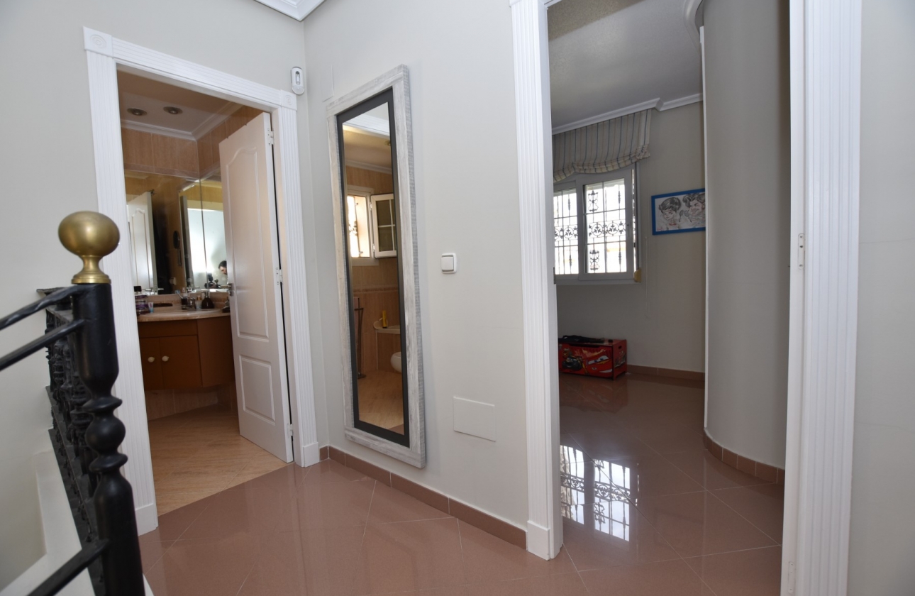 Wiederverkauf - Villa - Orihuela Costa - Los Dolses