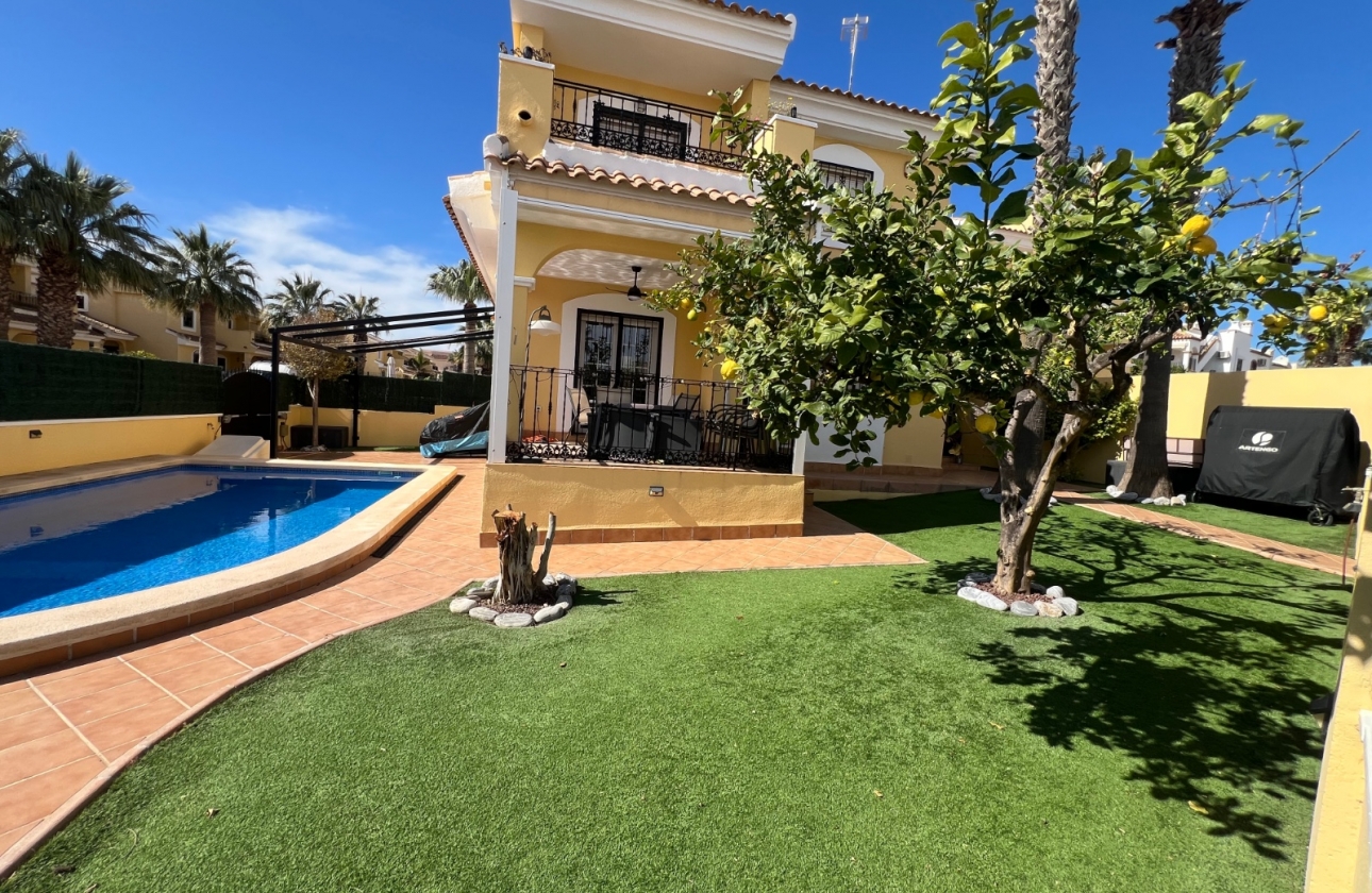 Wiederverkauf - Villa - Orihuela Costa - Los Dolses