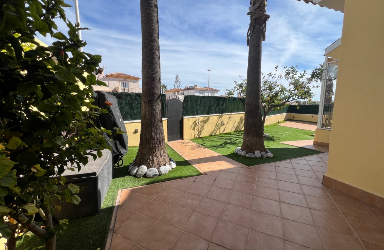 Wiederverkauf - Villa - Orihuela Costa - Los Dolses