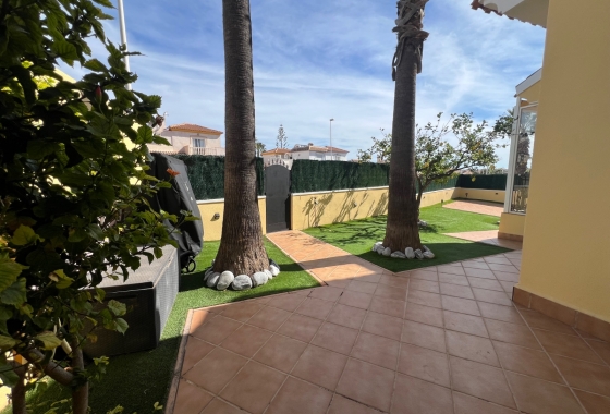 Wiederverkauf - Villa - Orihuela Costa - Los Dolses