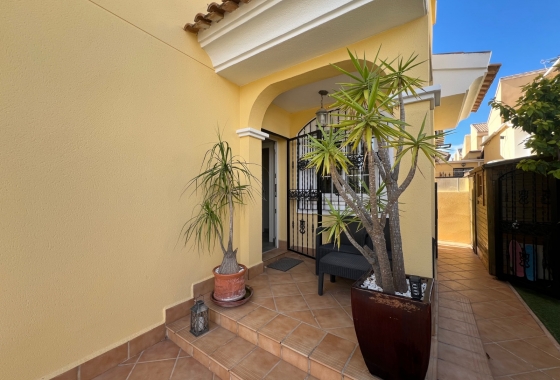 Wiederverkauf - Villa - Orihuela Costa - Los Dolses