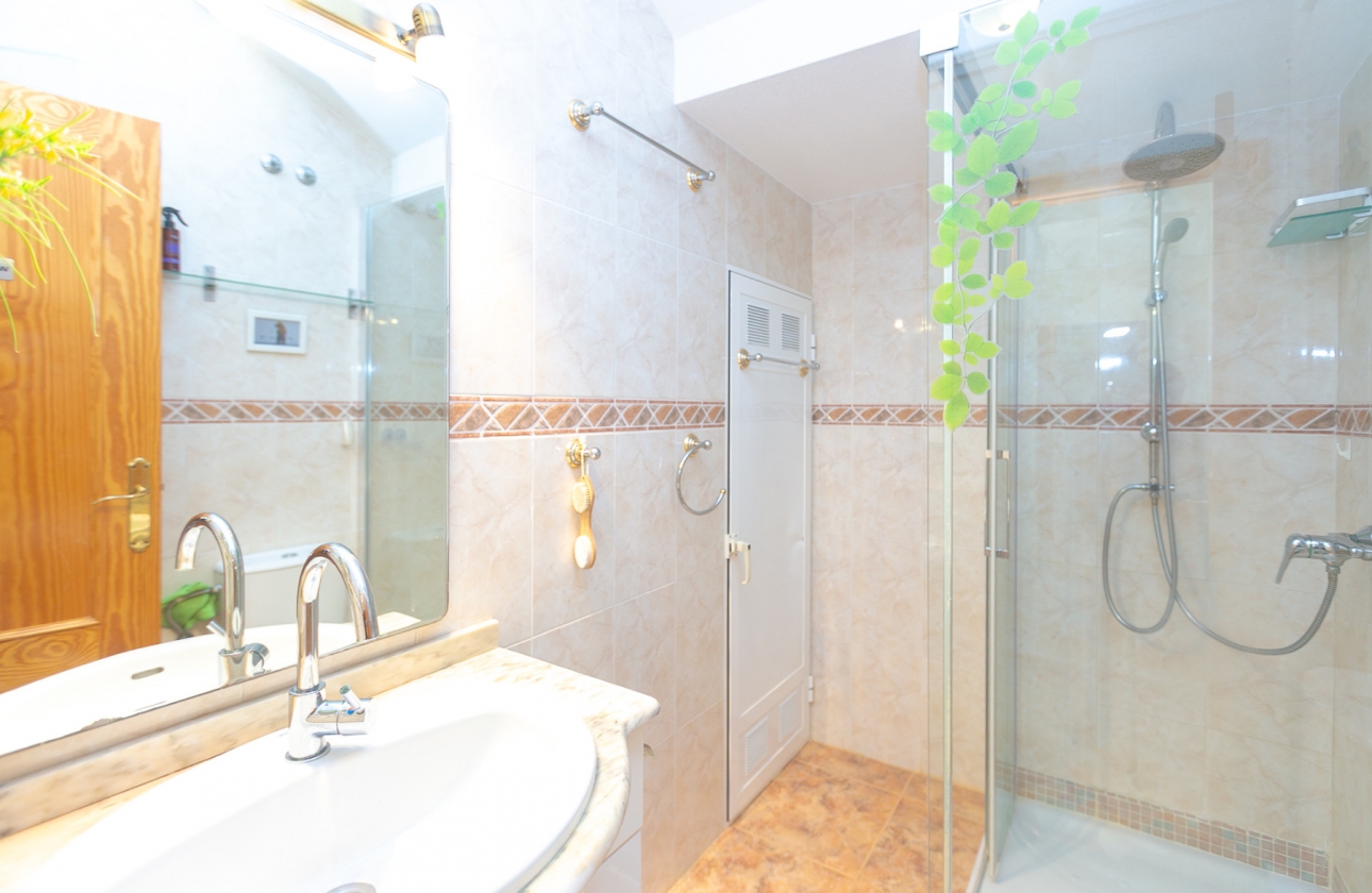 Wiederverkauf - Villa - Orihuela Costa - La Zenia