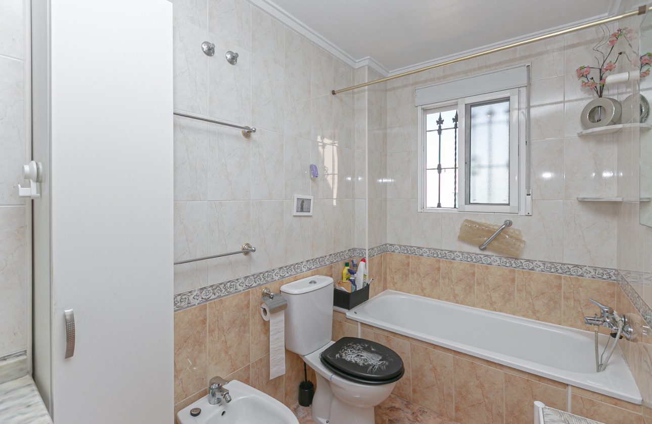 Wiederverkauf - Villa - Orihuela Costa - La Zenia