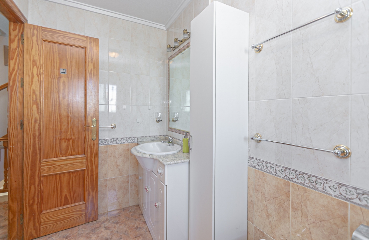 Wiederverkauf - Villa - Orihuela Costa - La Zenia