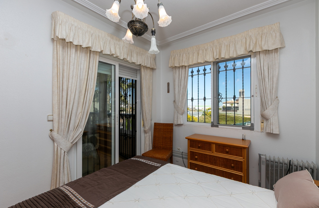 Wiederverkauf - Villa - Orihuela Costa - La Zenia