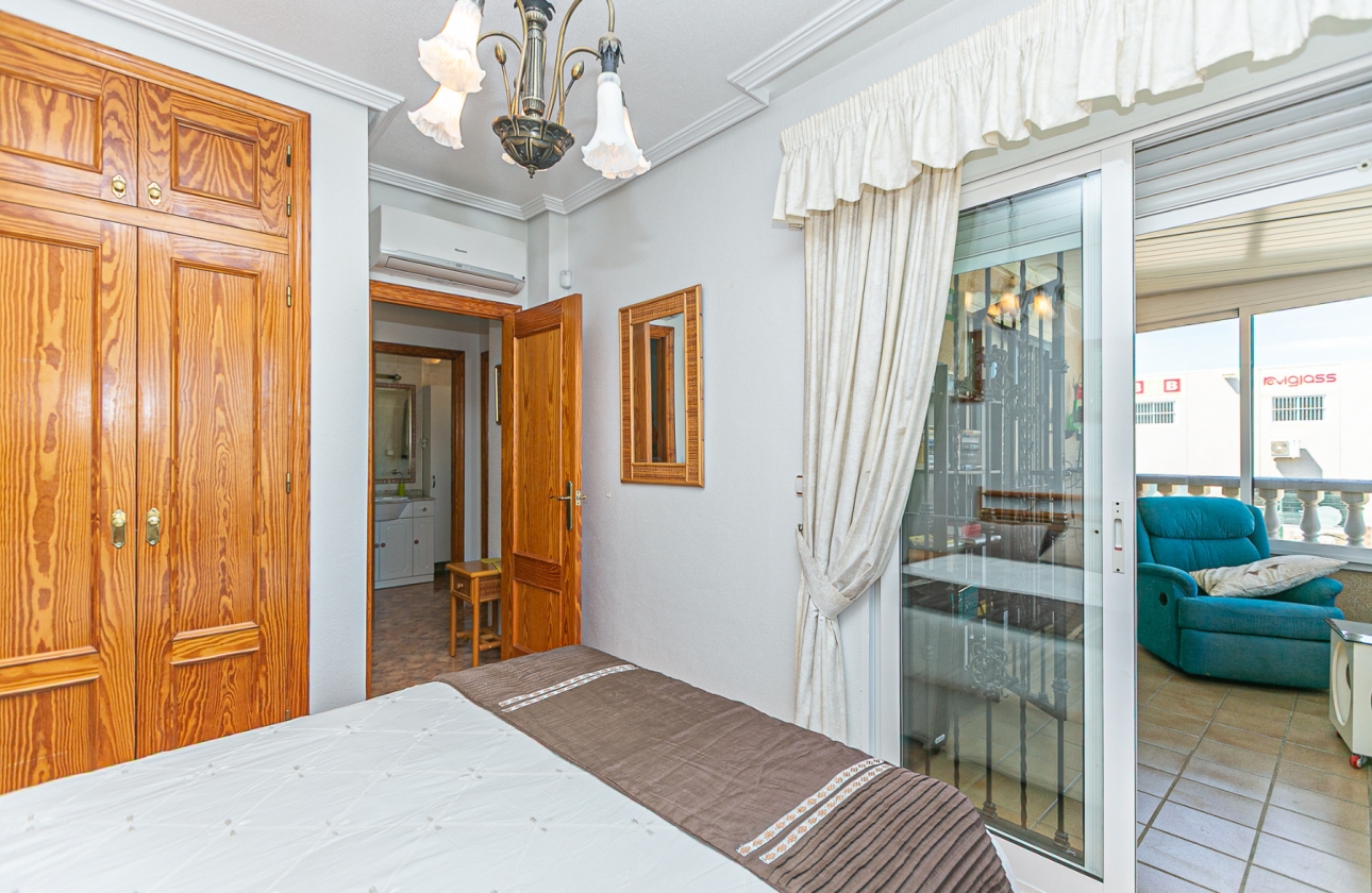 Wiederverkauf - Villa - Orihuela Costa - La Zenia