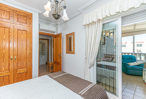 Wiederverkauf - Villa - Orihuela Costa - La Zenia