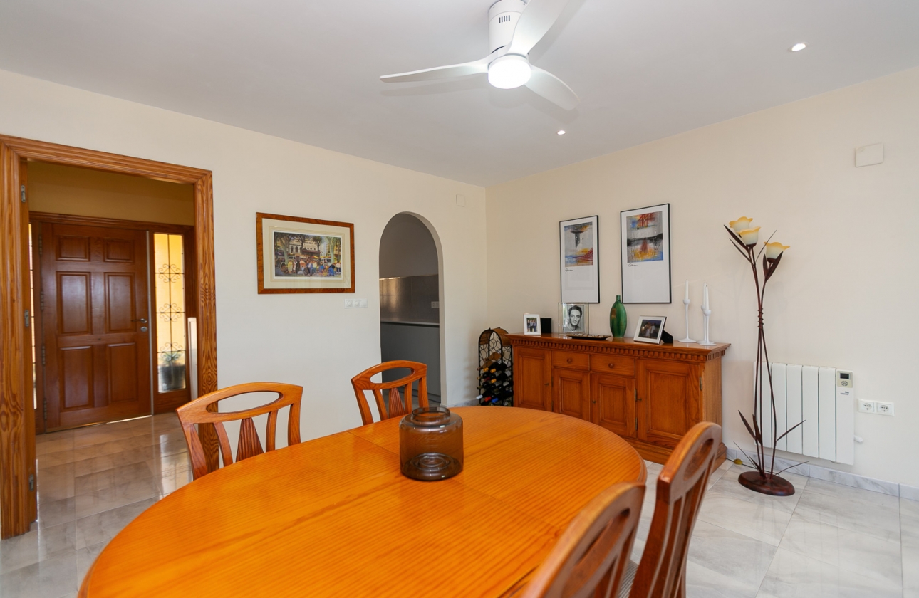 Resale - Villa - Los Balcones