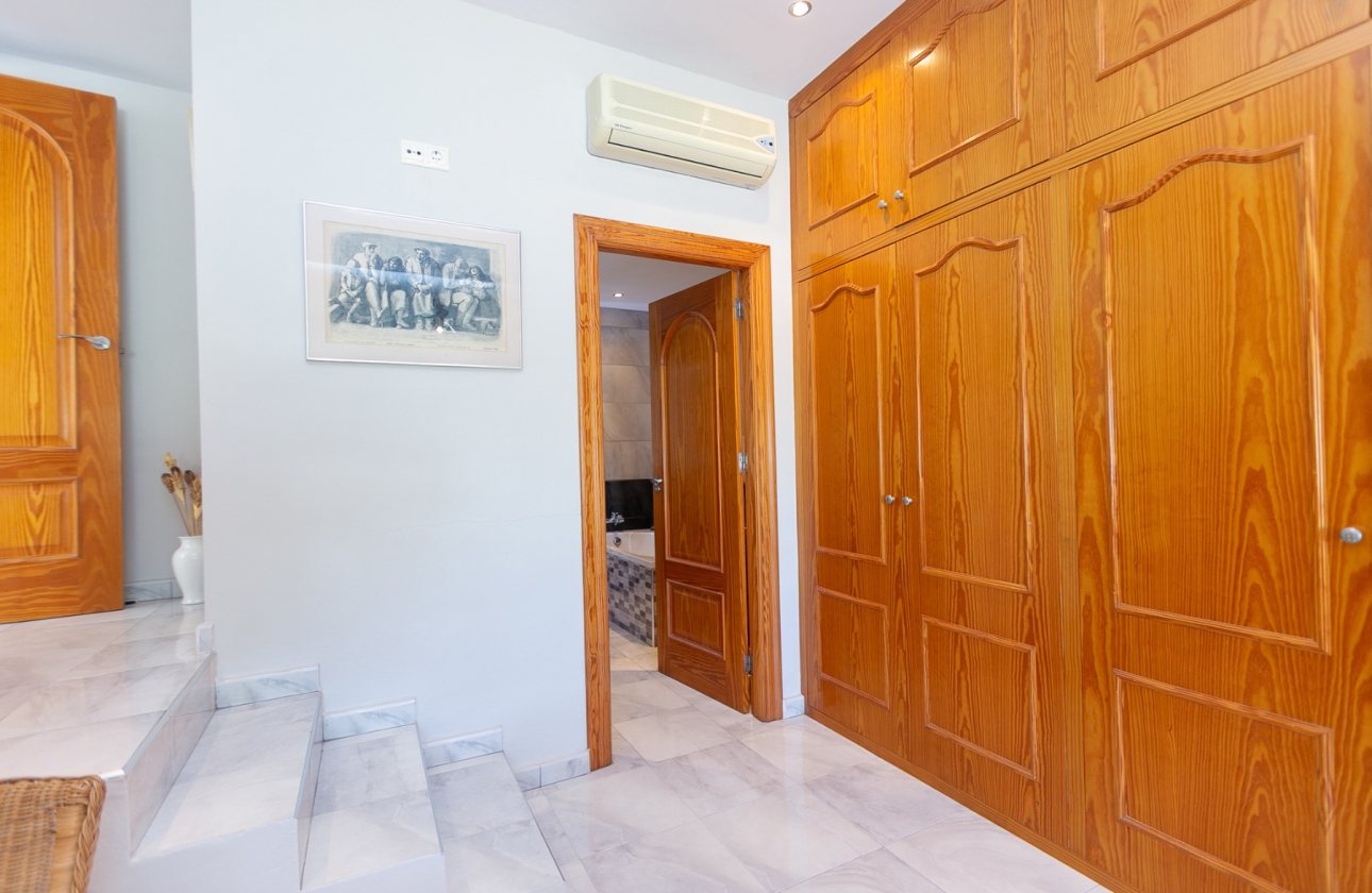 Resale - Villa - Los Balcones