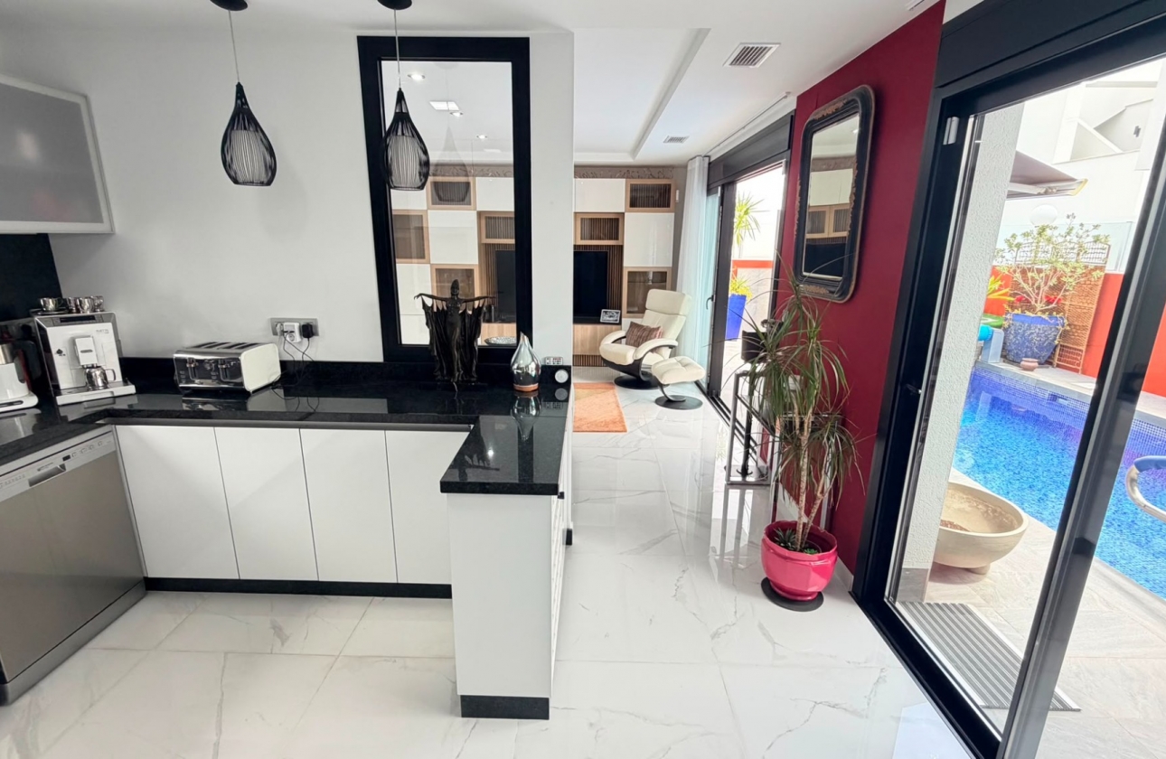Wiederverkauf - 4. House - Detached Villa - Los Montesinos - La Herrada