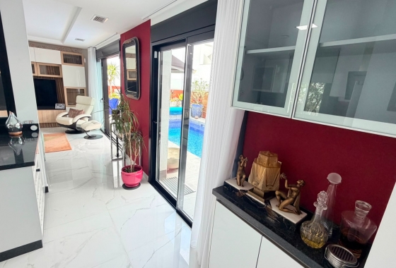 Wiederverkauf - 4. House - Detached Villa - Los Montesinos - La Herrada