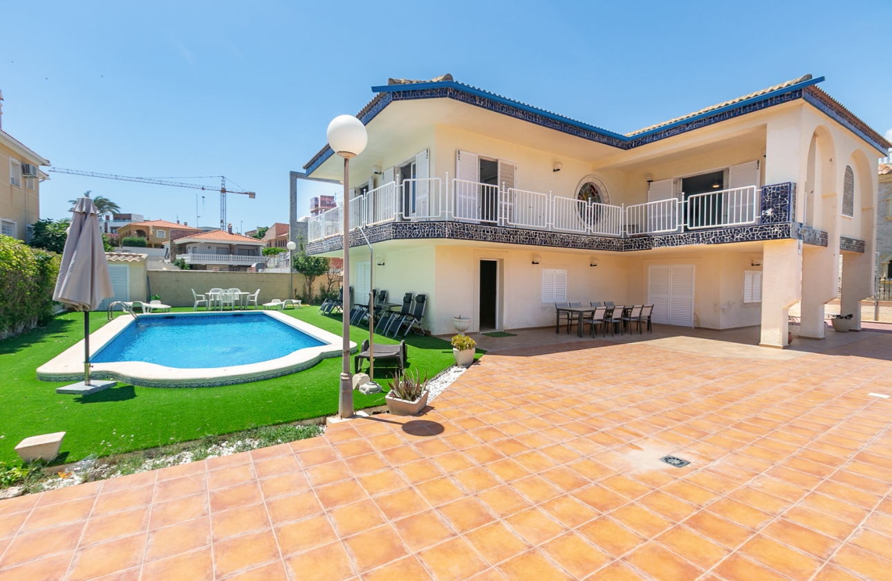 Resale - Villa - Orihuela Costa - La Zenia
