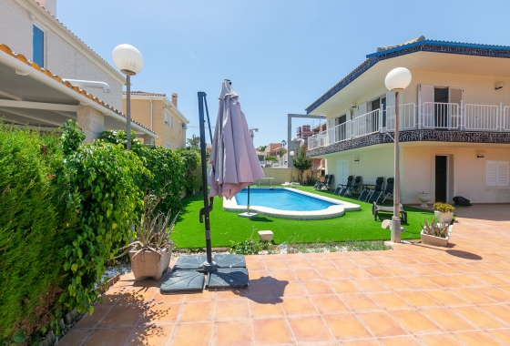 Resale - Villa - Orihuela Costa - La Zenia