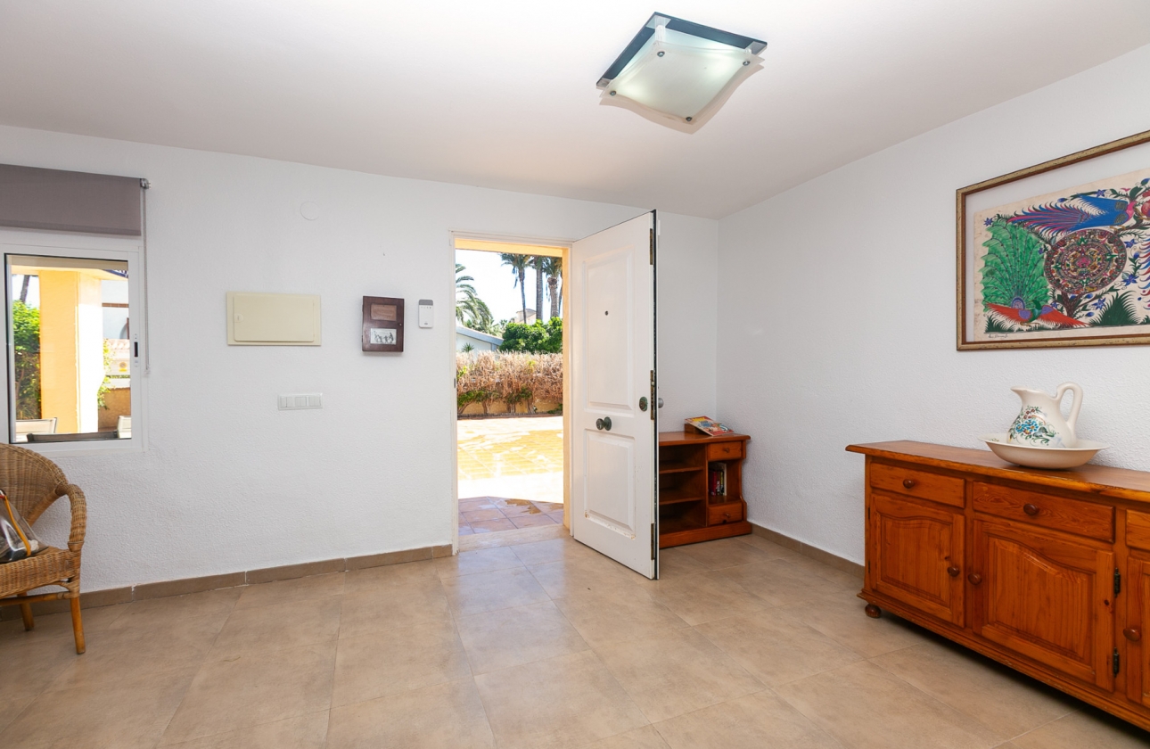 Resale - Villa - Orihuela Costa - La Zenia
