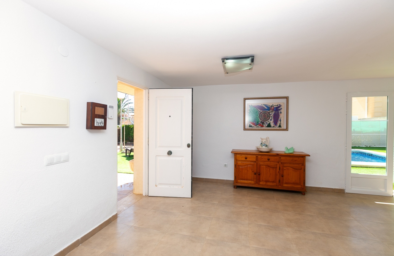 Resale - Villa - Orihuela Costa - La Zenia