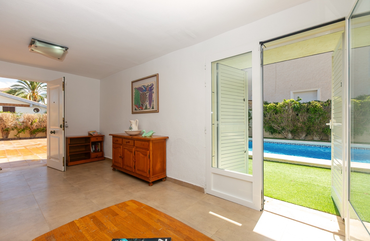 Resale - Villa - Orihuela Costa - La Zenia