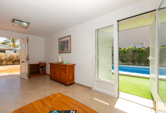 Resale - Villa - Orihuela Costa - La Zenia