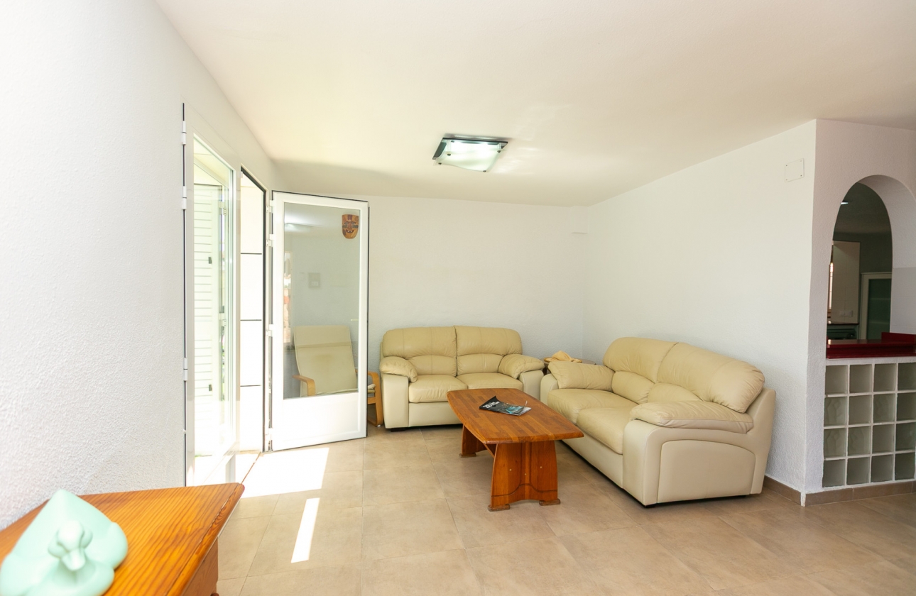 Resale - Villa - Orihuela Costa - La Zenia