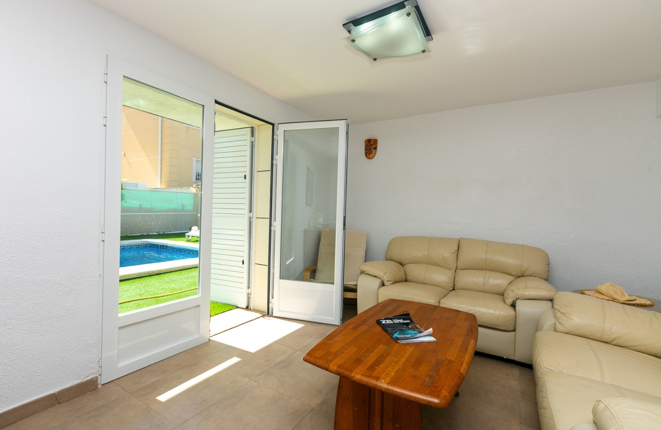 Resale - Villa - Orihuela Costa - La Zenia