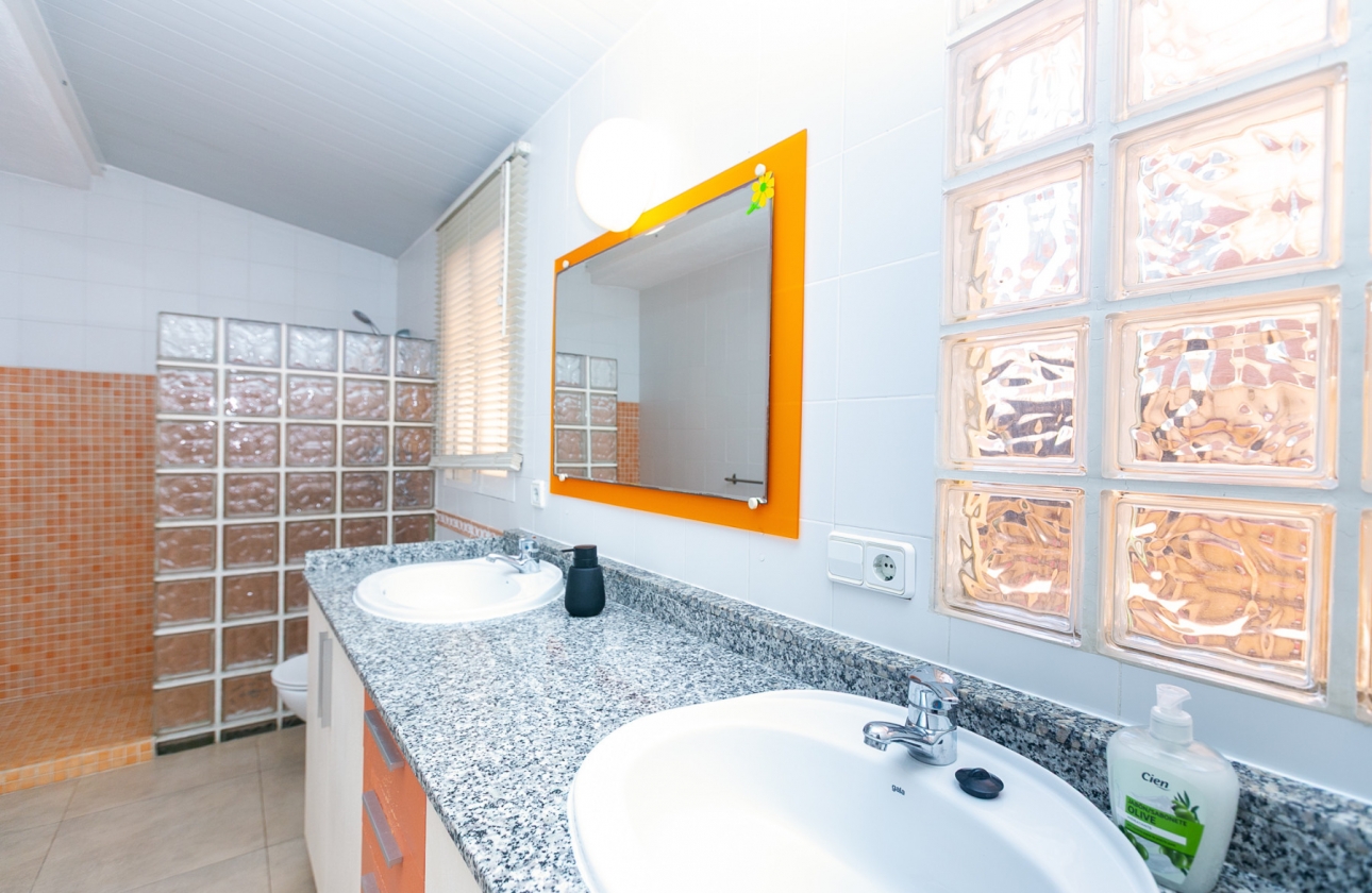 Resale - Villa - Orihuela Costa - La Zenia