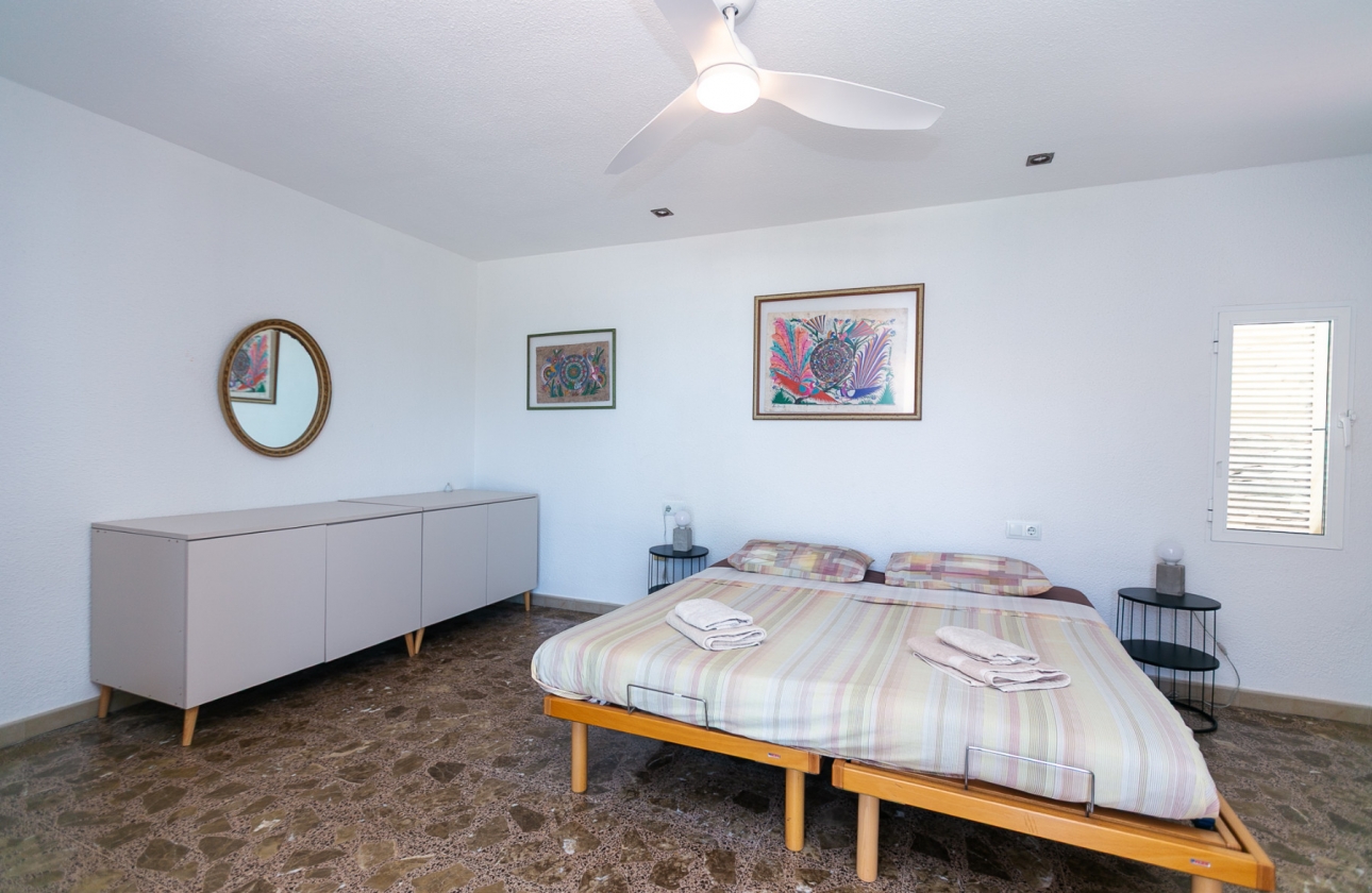 Resale - Villa - Orihuela Costa - La Zenia