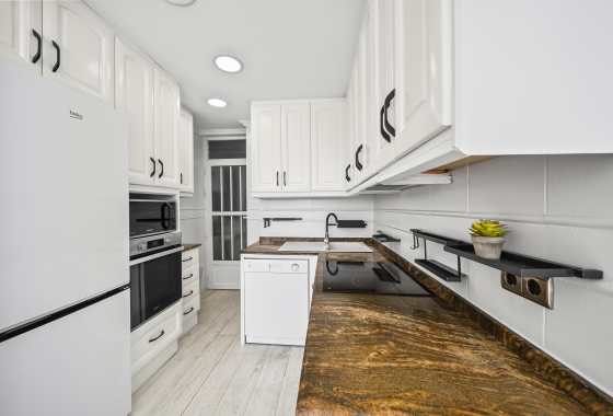 Resale - Apartment / flat - Torrevieja - Puerto