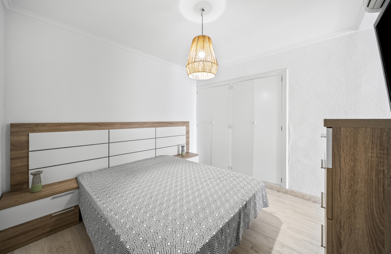 Resale - Apartment / flat - Torrevieja - Puerto