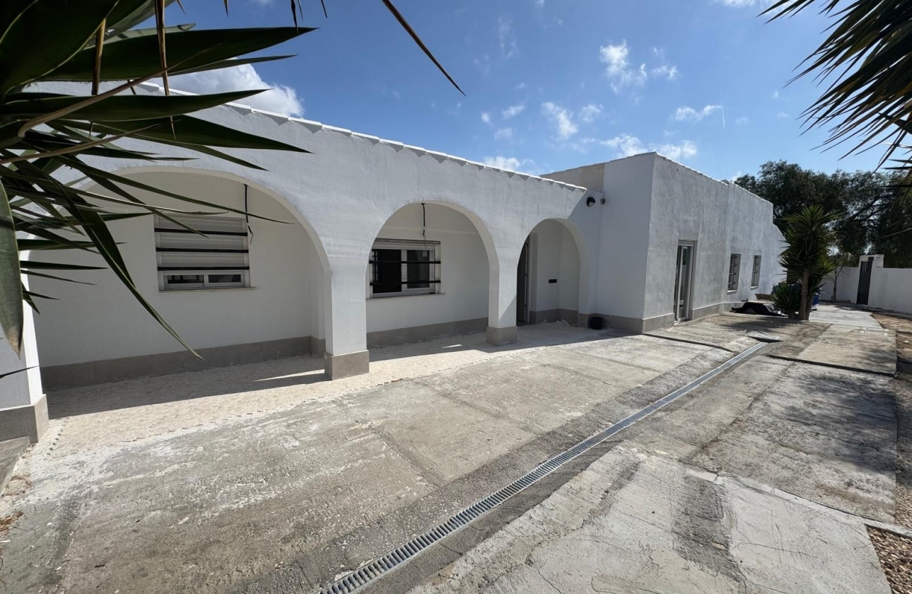 Resale - Villa - La Marina del Pinet - La Marina