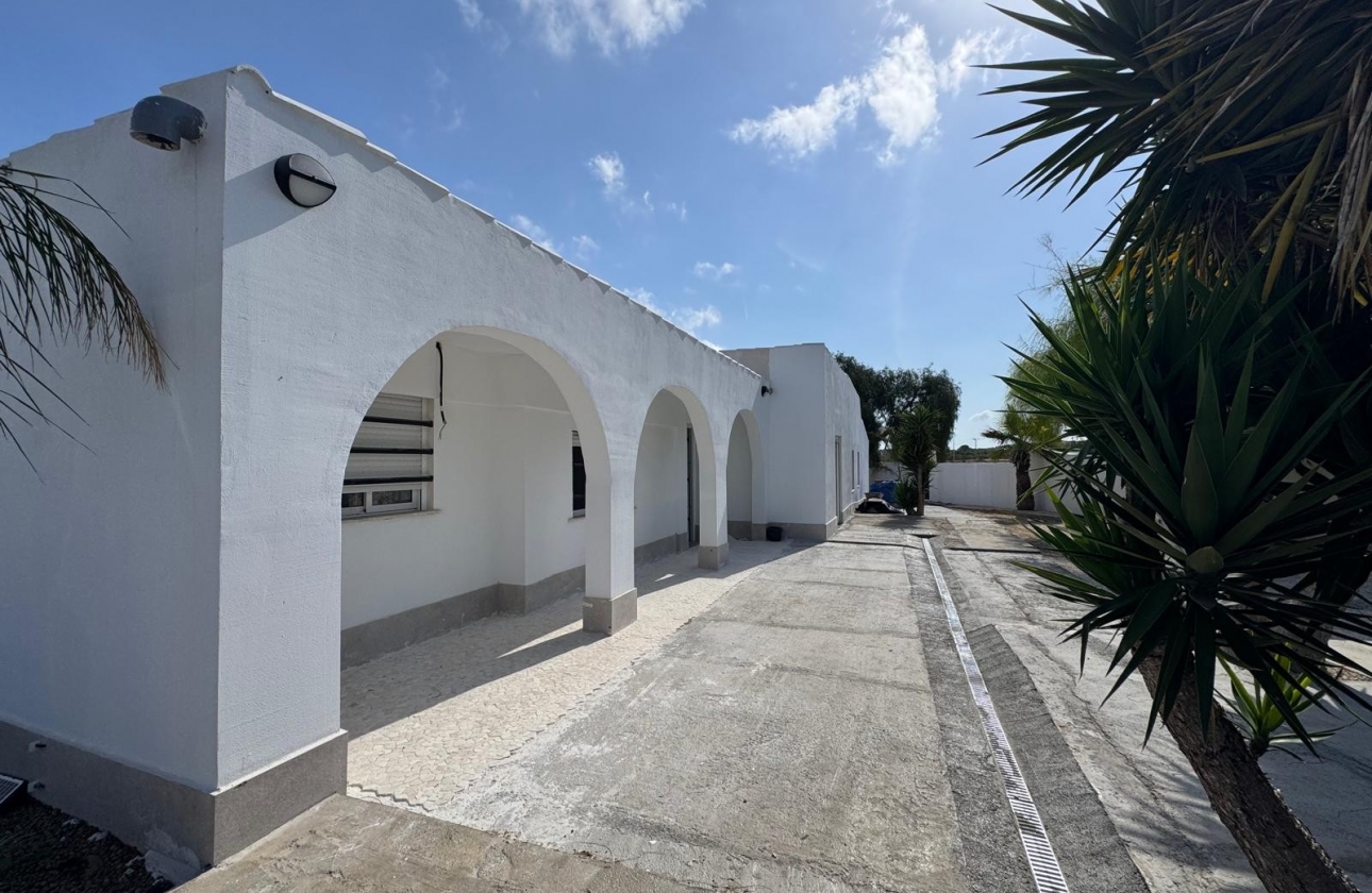 Resale - Villa - La Marina del Pinet - La Marina