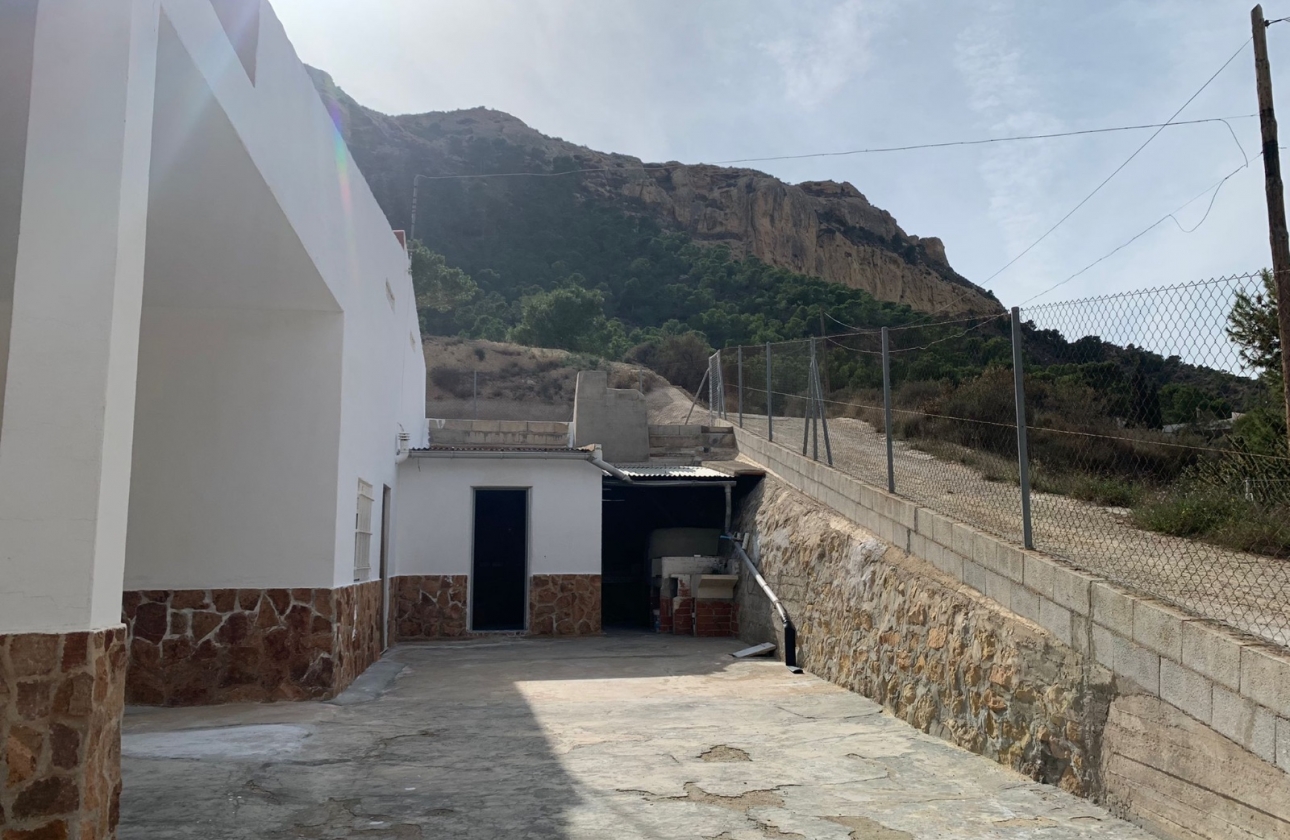 Resale - Finca / Country Property - Crevillente