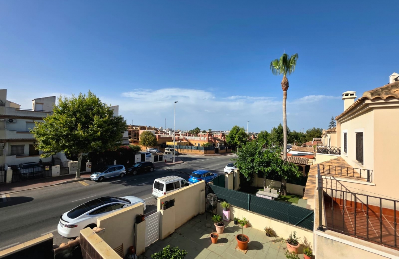 Resale - Villa - Torrevieja - Sector 25