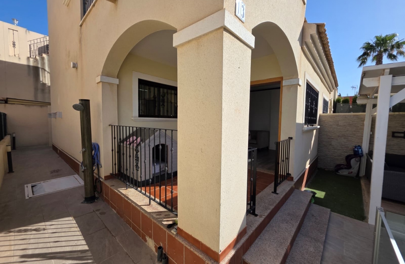 Resale - Villa - Torrevieja - Sector 25