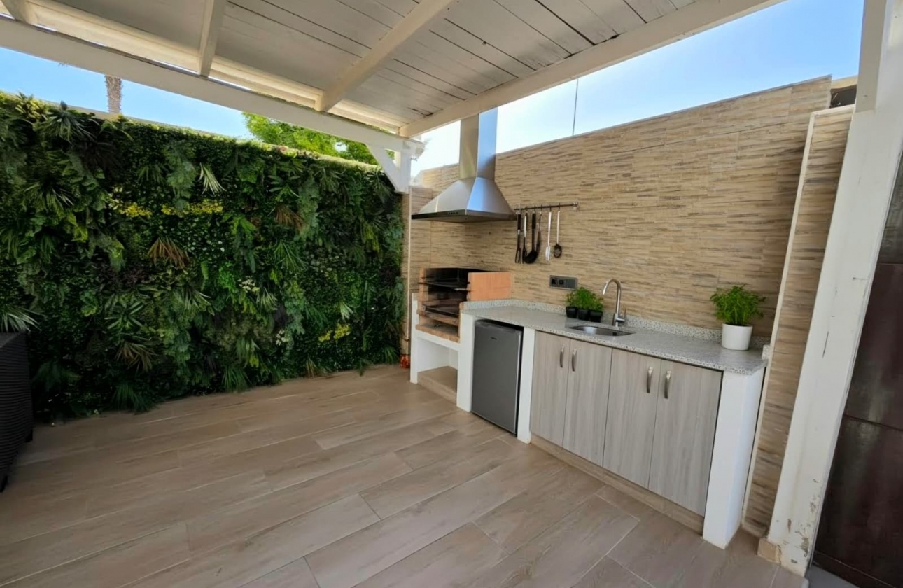 Resale - Villa - Torrevieja - Sector 25