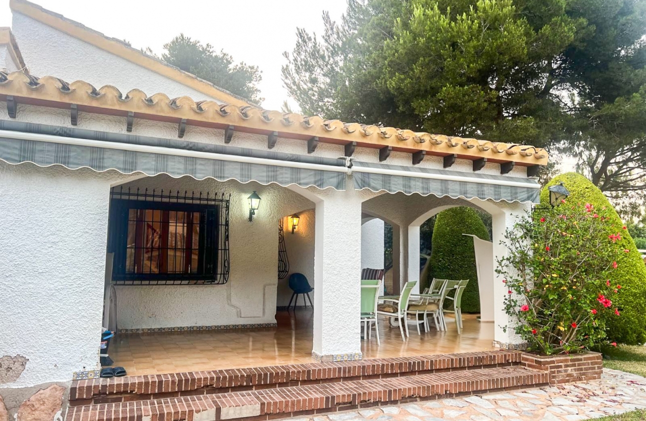 Resale - Villa - Orihuela Costa - Punta Prima