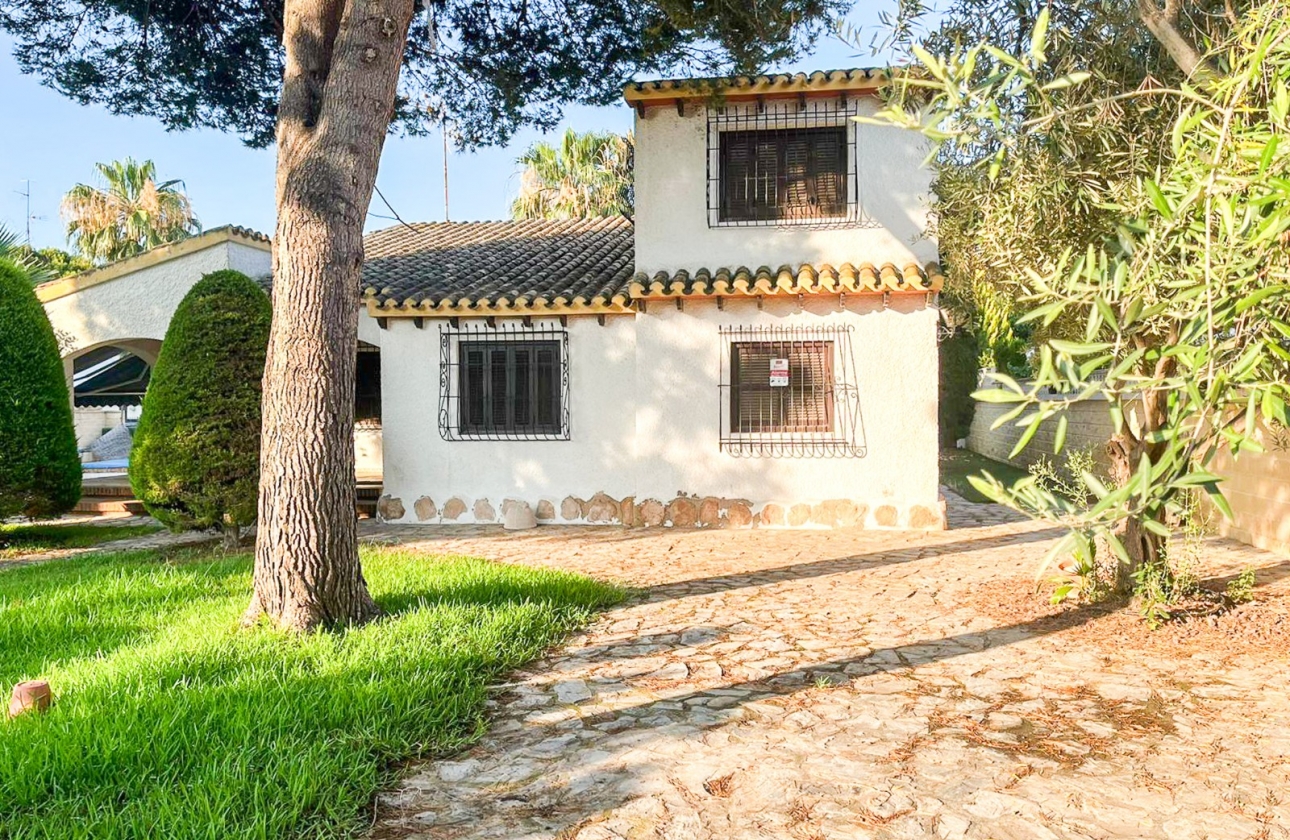 Resale - Villa - Orihuela Costa - Punta Prima