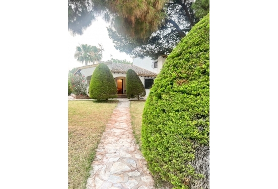 Resale - Villa - Orihuela Costa - Punta Prima
