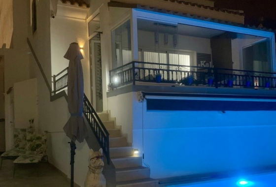 Resale - Villa - Orihuela Costa - Villamartín