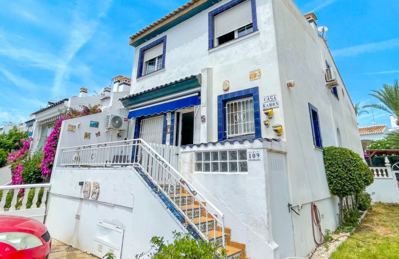 Resale - House - Orihuela Costa - La Rioja