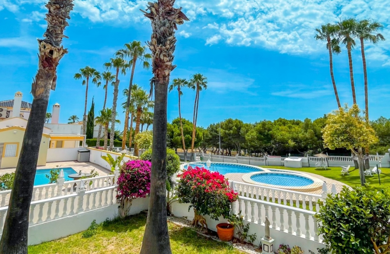Resale - House - Orihuela Costa - La Rioja