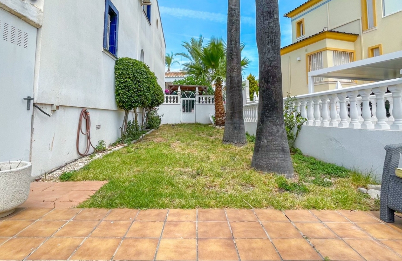 Resale - House - Orihuela Costa - La Rioja