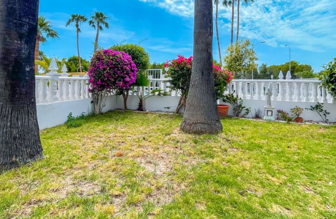 Resale - House - Orihuela Costa - La Rioja