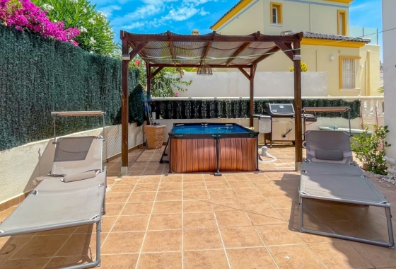 Resale - House - Orihuela Costa - La Rioja