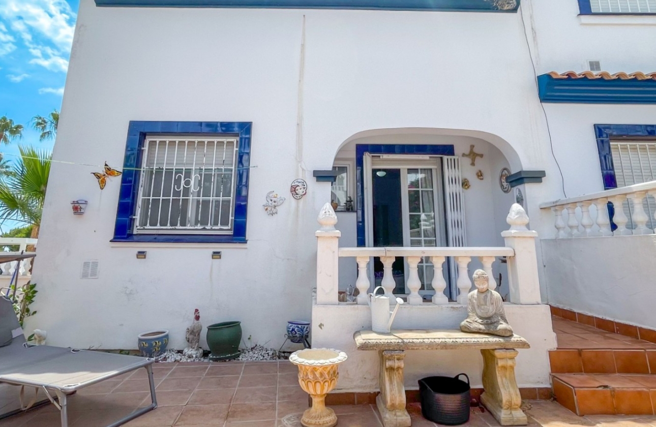 Resale - House - Orihuela Costa - La Rioja
