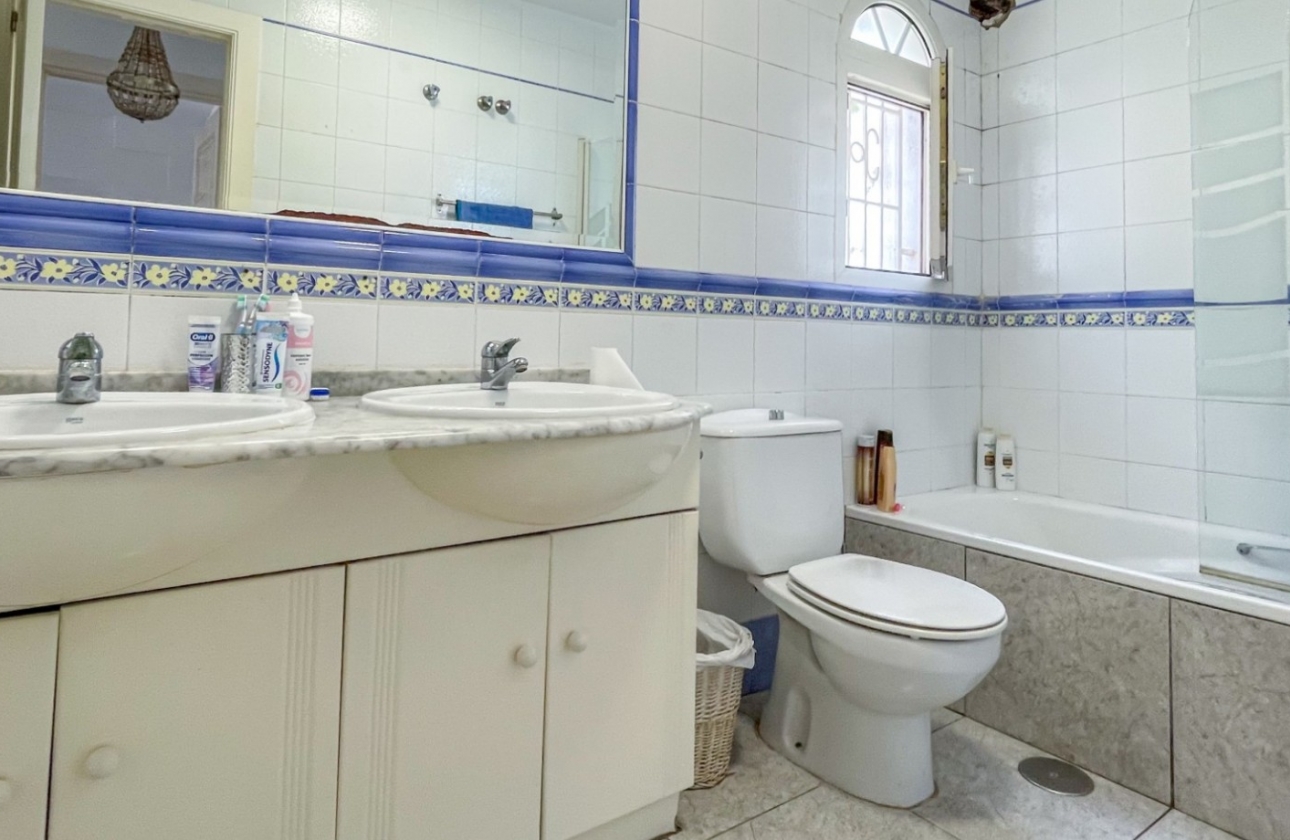 Resale - House - Orihuela Costa - La Rioja