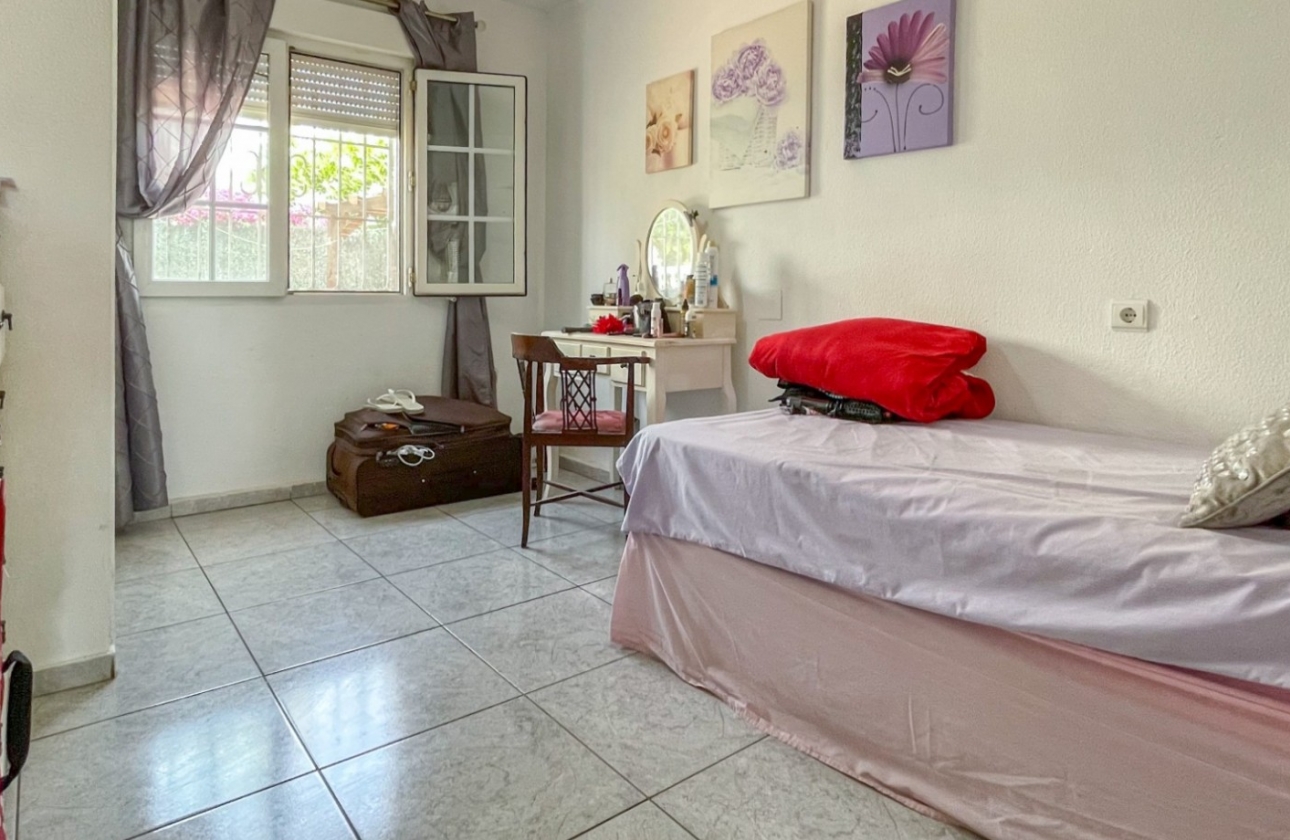 Resale - House - Orihuela Costa - La Rioja