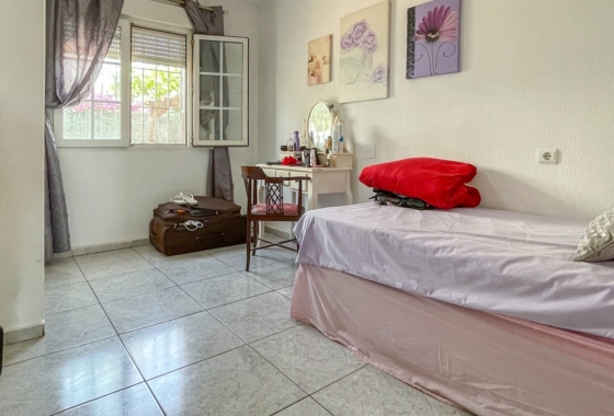 Resale - House - Orihuela Costa - La Rioja