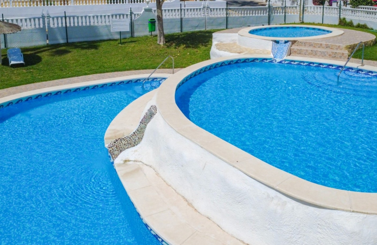 Resale - House - Orihuela Costa - La Rioja