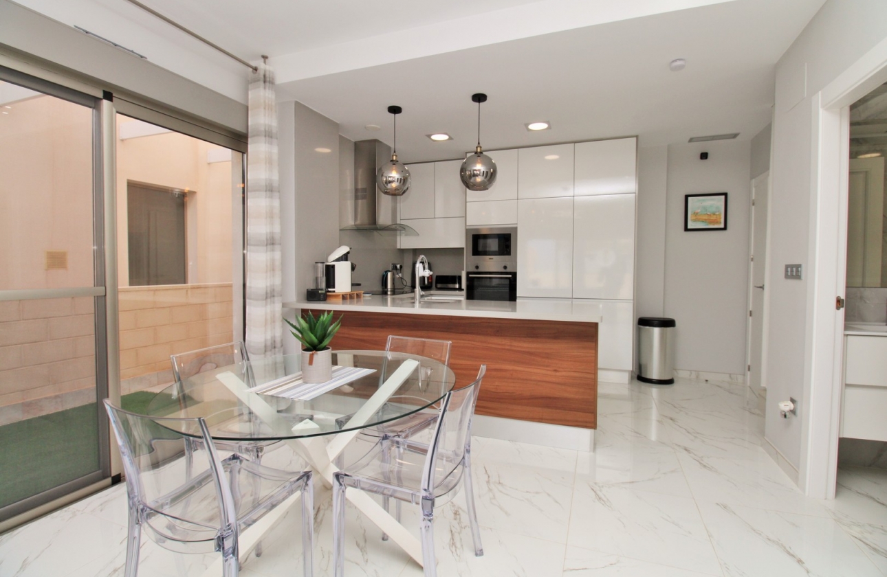 Resale - Villa - Villamartin