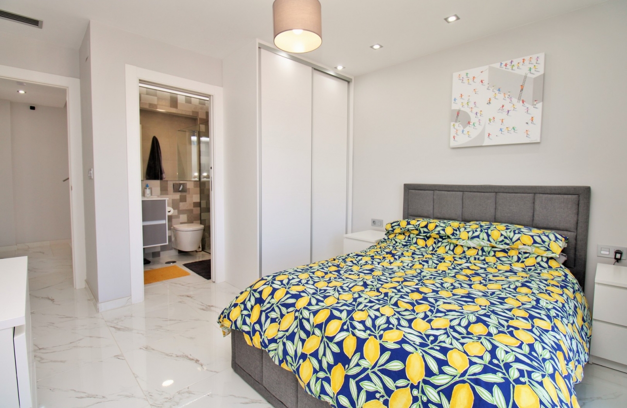 Resale - Villa - Villamartin